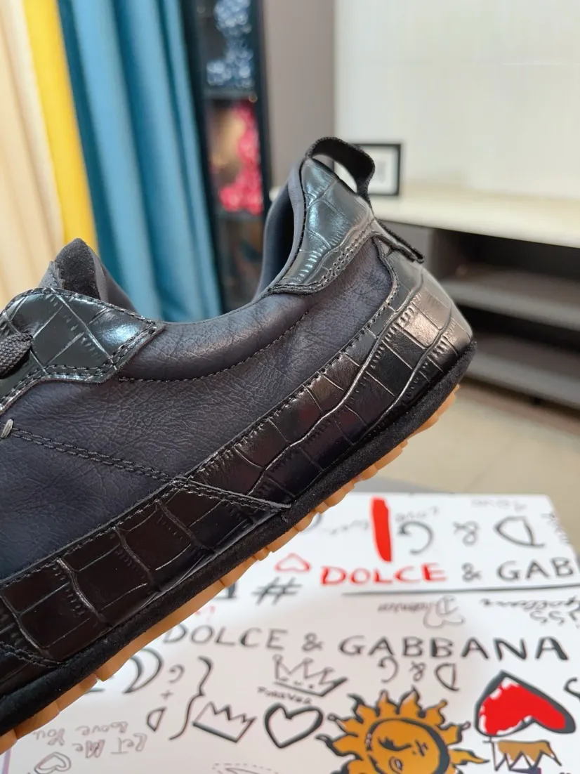 Men's shoes💰560🌹🌹"Dolce & Gabbana DG" original imported first-layer cowhide➕sheepskin lining, light on the foot, comfortable, versatile, original special outsole🔥favored by trendy men, welcome to compare quality🔥exquisite luxury, super A level! Compared with the genuine product at the counter, the version is no worse at all! Code number 38-44